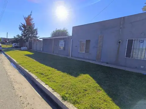 Casa en Venta con 2 cocheras