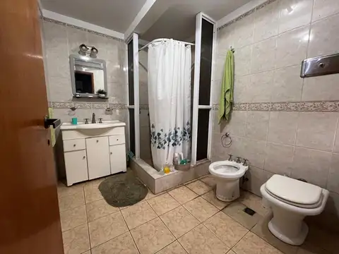 Casa en Venta con 6 cocheras