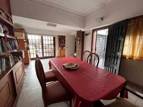 Casa 5 ambientes con 4 baños