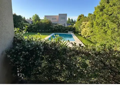 Casa en Venta en Pilar del Este - Santa Guadalupe, USD 275.000