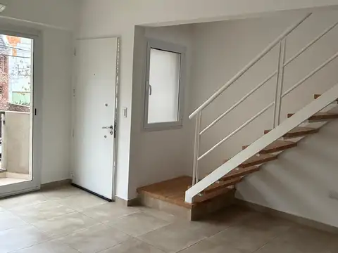Depto Tipo Casa 3 ambientes con 2 baños