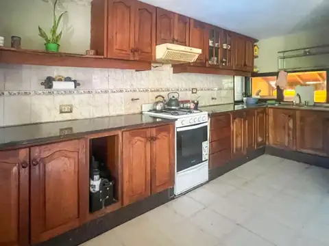 Casa 4 ambientes con 2 baños