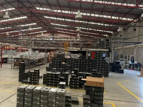 Galpon en Alquiler 76  mts Fondo