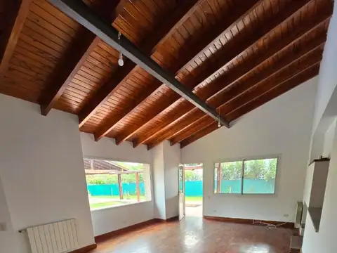 Casa en Alquiler con 6 cocheras