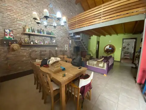 Casa en Venta con 2 cocheras