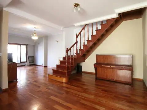 Venta casa 6 ambientes Jardín Quincho Olivos