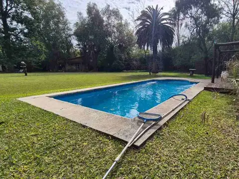Casa en Alquiler con 2 cocheras
