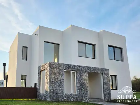Casa 6 ambientes con 2 baños