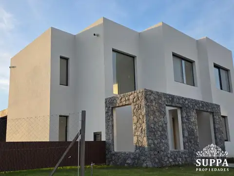 Casa en Venta en Laguna Grande, USD 530.000