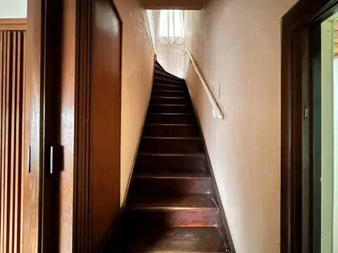 Casa 7 ambientes con 2 baños