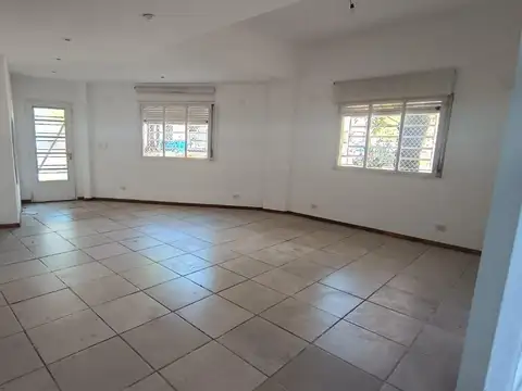 Casa en Alquiler en Parque Chas, $ 2.300.000