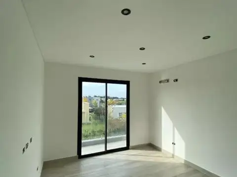 Casa 6 ambientes con 2 baños