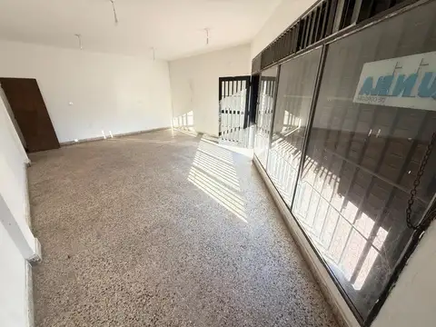 Local en Alquiler en Talleres Sud, $ 400.000