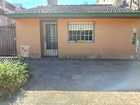 PH al frente 2 ambientes con patio