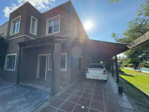 Casa 5 ambientes con 3 baños