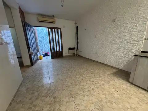 Depto Tipo Casa 4 ambientes con 1 baño