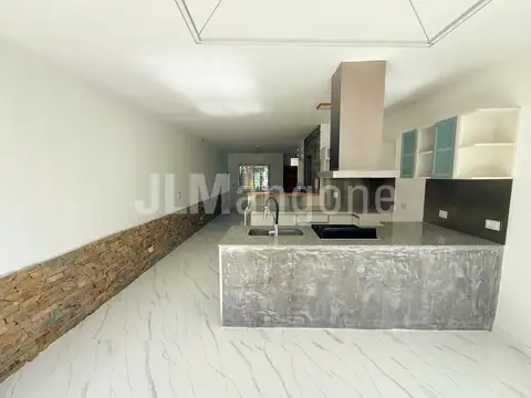 Depto Tipo Casa en Venta con 2 cocheras