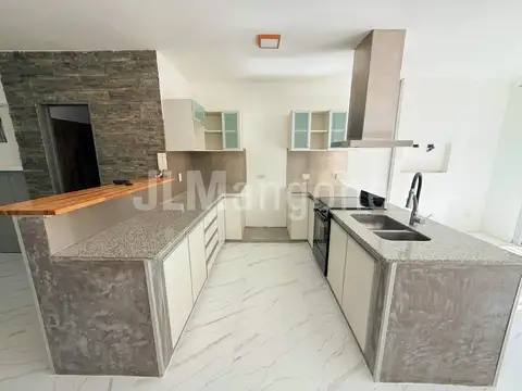 Depto Tipo Casa 3 ambientes con 3 baños