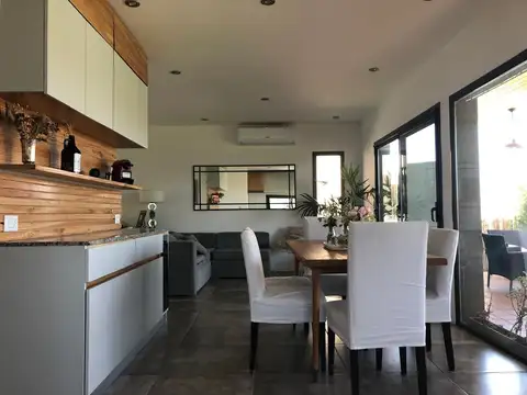 Casa en Alquiler en Villanueva, USD 1.900