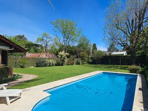 Casa en Venta con 2 cocheras