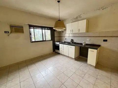 Hipolito Yrigoyen 1500, Piso 1