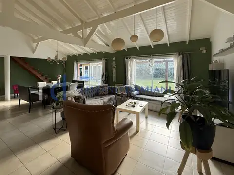 Casa 5 Dormitorios con Pileta en Venta en Pinamar Zona Nayades