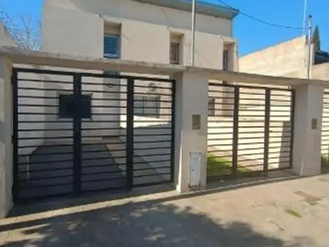 PH en venta - 2 Dormitorios 2 Baños - 125mts2 - Berisso