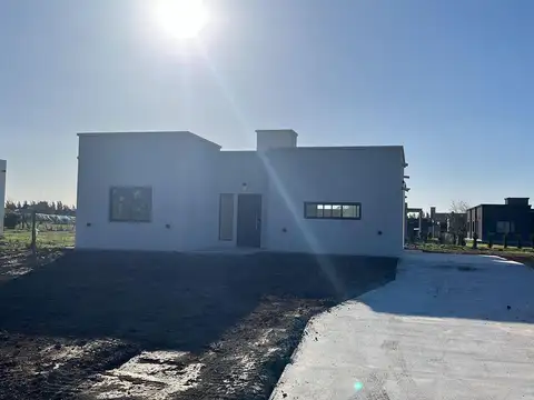 Casa en Venta con 4 cocheras
