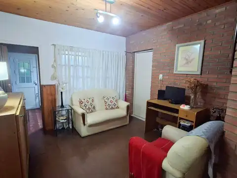 Casa 3 ambientes con 2 baños