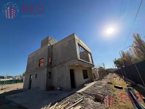 Vende Casa en Barrio Privado Mediterraneo Plottier