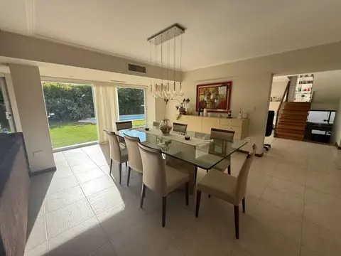 Casa 10 ambientes con 5 baños