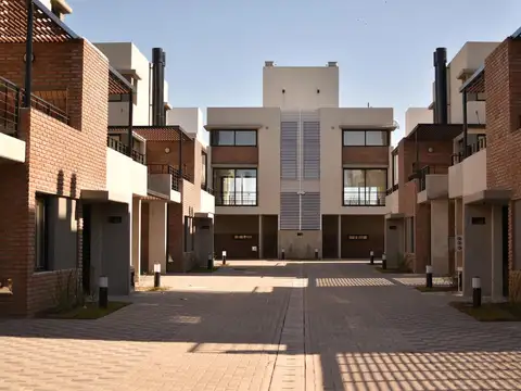 Ambiente único al frente con patio de uso exclusivo en venta - Granadero Baigorria