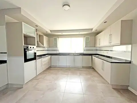 Casa 4 ambientes con 3 baños