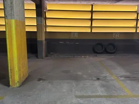 COCHERA EN VENTA! SEGURIDAD 24/7 SOBRE AVENIDA