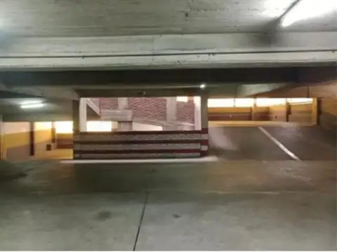 COCHERA EN VENTA! SEGURIDAD 24/7 SOBRE AVENIDA