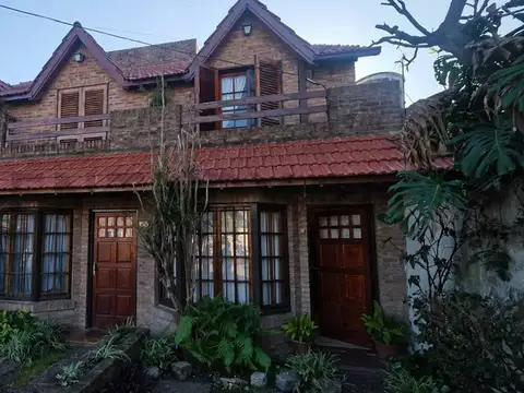 VENTA DUPLEX 3 AMBIENTES EN CASTELAR SUR -  CON PARQUE - APTO CRÉDITO