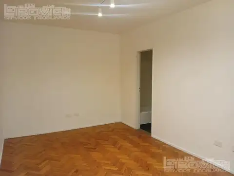 Venta monoambiente. Excelente ubicación. Apto credito, luminoso. Baulera. Av Las Heras. Recoleta