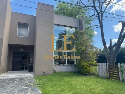 Casa en Venta con 5 cocheras