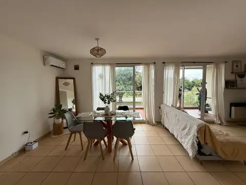 VENTA DE DUPLEX TRES DORM CON BALCÓN b° LICEO 3