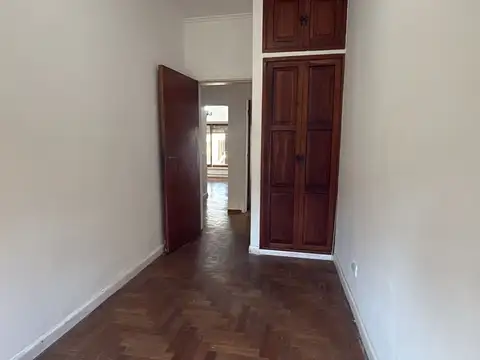 ALQUILER DE CASA 4 AMB COCHERA Y PATIO - QUILMES