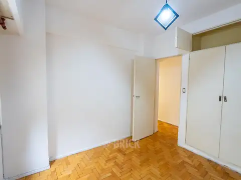 AV. RIVADAVIA AL 6100 - IMPECABLE TODO SOL BAÑO Y COCINA COMPLETOS