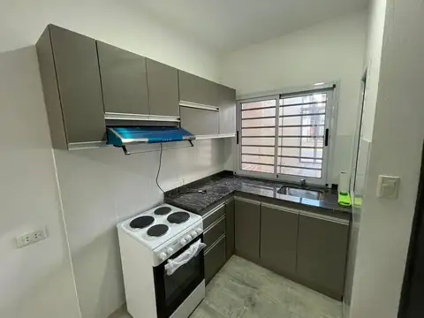 Departamento en Alquiler en Ezpeleta Este, $ 800.000