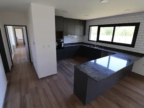 Casa 7 ambientes con 3 baños