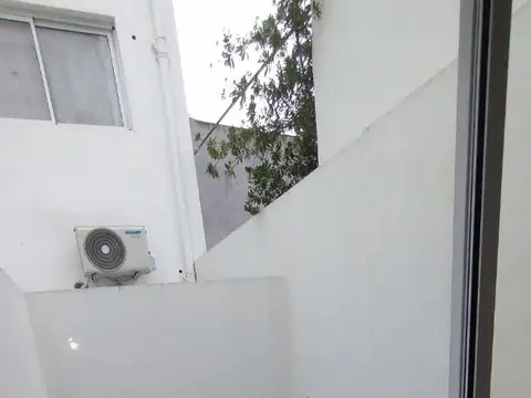 EXCELENTE DEPTO 2 AMB AMPLIO CON PATIO!