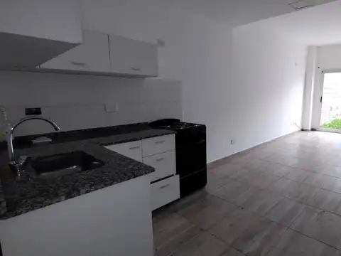 EXCELENTE DEPTO 2 AMB AMPLIO CON PATIO!