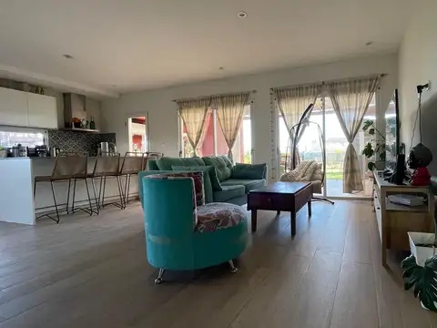 Venta Casa · 3 Dormitorios · Galeria con Parrilla · Jardin · Santa Isabel Etapa 2