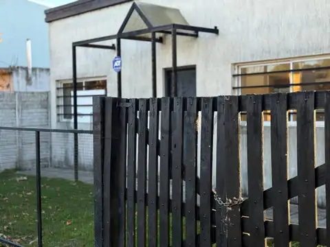 Casa en Venta  de 2 dormitorios, 3 ambientes, en 496 Entre 2 y 3, Manuel B. Gonn