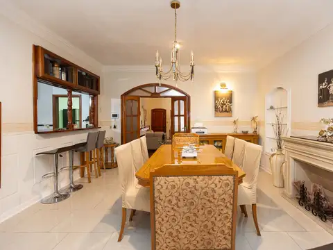 Casa 5 ambientes con 3 baños