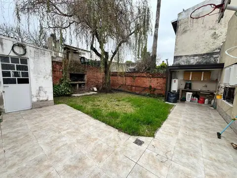 Casa 2 Dormitorios con Gran Patio, Parrillero y Cochera - Próxima Eva Perón 5500