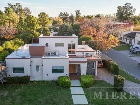 Casa en venta en La Montura, Avenida Patricias Argentinas 3593